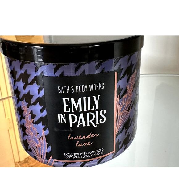 Bath & Body Works Emily in Paris Lavender Luxe Candle - Picture 1 of 4